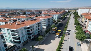 Belediye bozulan yollarda asfalt kaplamaları yeniliyor