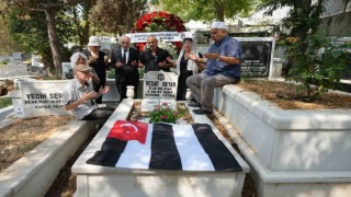 Beşiktaş Kulübü, Vedat Okyarı kabri başında andı