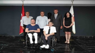 Beşiktaştan TBF Genel Sekreteri Serhan Antalyalıya ziyaret