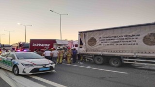 Beykoz Kuzey Marmara Otoyolunda 2 tır ile 1 kamyonet birbirine girdi: 3 yaralı