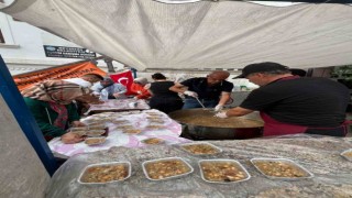 Beyşehirli hanımlar vatandaşların ağzını aşure ile tatlandırdı