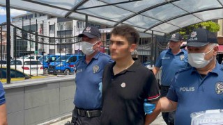 Bıçak zoruyla ticari taksi ve lüks otomobil gasp eden şüpheli, adliyeye sevk edildi