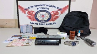 Bilecikte bir aracın lastiklerini keserek teyp ve çanta çalan şüpheli yakalandı