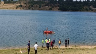 Bilecikte otomobil gölete düştü: 4 yaşındaki çocuk hayatını kaybetti