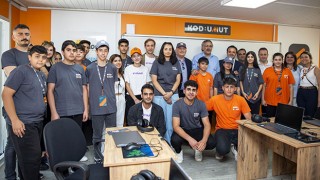 Bilkom ve Token deprem bölgesindeki gençleri teknoloji eğitimiyle buluşturuyor