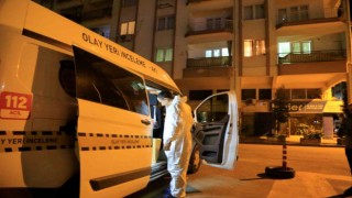 Binayı saran ağır koku ihbarına gelen polis ekipleri daire sahibinin cansız bedeni ile karşılaştı