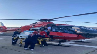 Bingölde yenidoğan bebek ambulans helikopterle Elazığa sevk edildi