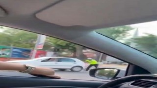 Böyle rahatlık görülmedi, trafik polisinin haklı sitemi gülümsetti