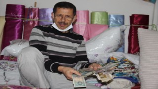 Bu defa yastıktan altın çıktı, vefakar yorgancı altınları teslim etti