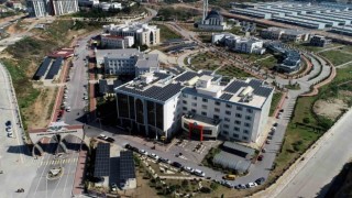Bu üniversite elektriğe para vermiyor, üzerine para alıyor