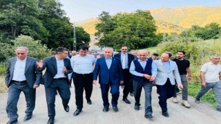 Bülent Arınç, Şemdinlinin Nehri köyünü ziyaret etti