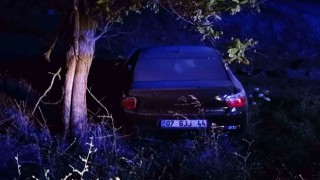 Burdurda iki otomobil çarpışıp şarampole devrildi: 4 yaralı