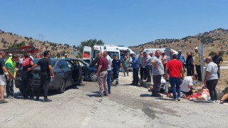 Burdurda iki otomobil çarpıştı: 1i ağır 10 yaralı