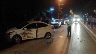 Burdurda kontrolden çıkan otomobil park halindeki 3 araca çarptı, kaza sonrası sürücü kayıplara karıştı