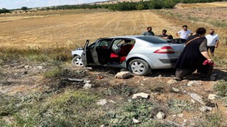 Burdurda yoldan çıkan otomobil araziye savruldu: 8 yaralı