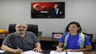Bursa Büyükşehir Belediyesporda Betül Yılmaz da imzaladı