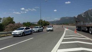 Bursada bir kişinin öldüğü kazada otomobilin motoru yerinden fırladı