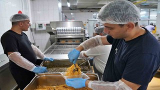Büyükşehirden yaşlı ve engellilere sıcak yemek