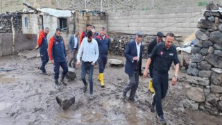 Çaldıranda sağanak sele neden oldu