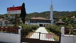 Cami imamından dikkat çeken tabela: Namazın kılınmadan namazını kıl yazısı cemaati artırdı
