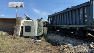 Çankırıda yük treni ile hafriyat kamyonu çarpıştı: 1 ölü, 3 yaralı