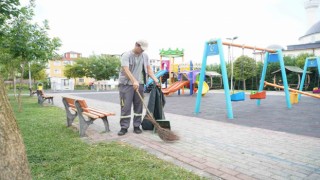 Çayırovanın parkları düzenli olarak temizleniyor