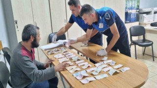 Çiftelerden dilenmek için geldi, zabıta otobüsle geri gönderdi