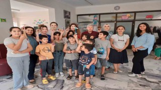Çinede çocuklar oyuncakçı dede ile buluştu