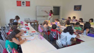Çocuklar yaz tatilinde el becerilerini geliştiriyor