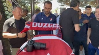 Çok sevdiği fotoğraf makinesi tabutuna koyuldu
