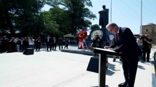 Cumhurbaşkanı Erdoğan, Atatürk Anıtına çelenk sundu