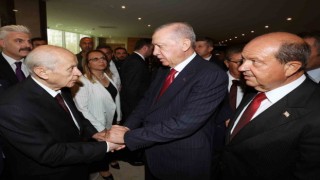 Cumhurbaşkanı Erdoğana, KKTCde duygulandıran hediye