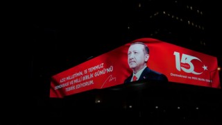 Cumhurbaşkanı Erdoğan'ın 15 Temmuz Mesajı Dijital Gösterim Ekranında Yayınlandı