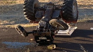 D100de otomobil ile çarpışan traktör takla attı: 4 yaralı