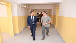 Deprem güçlendirme çalışmaları devam eden okullar ziyaret edildi