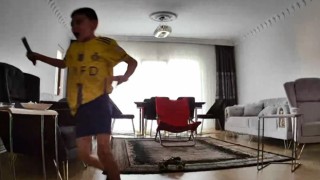 Depreme yalnız yakalanan çocuğun yaşadığı korku kameralara yansıdı