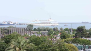 Dev turist gemisi 845 yolcusuyla Samsunda
