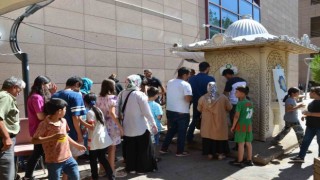 Diyarbakır Büyükşehir Belediyesi, hastanelerde limonata ikramına başladı