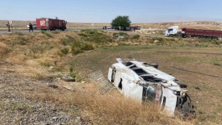 Diyarbakırda yolcu minibüsü ile pikap çarpıştı: 1i çocuk 3ü ağır 14 yaralı