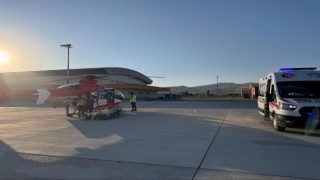 Doğum hastası kadın için helikopter ambulans havalandı