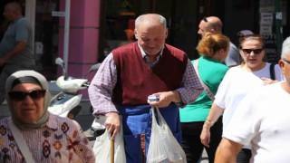 Doğuştan görme engelli işportacı 3 çocuğunu yetiştirip 2 ev aldı