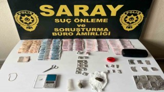 Dolandırıcılıktan aranıyordu, uyuşturucuyla yakalandı
