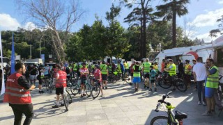 Dolmabahçeden 15 Temmuz Şehitler Anıtına Gazze için pedal çevirdiler