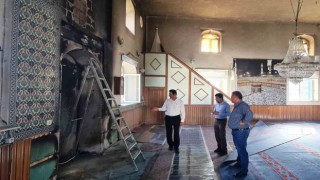 Dumlupınar Kızılca Köyü camiinin mihrap bölümünde yangın