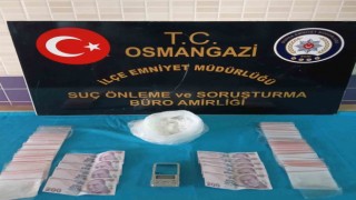 Dur ihtarına uymayıp polisten kaçtı, araca çarparak devrilen motosikletten uyuşturucu çıktı