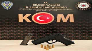 Durdurulan araçta silah çıktı