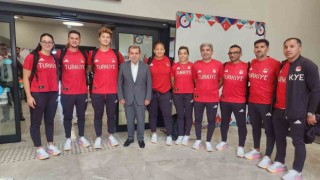 Dursun Özbekten, Paris 2024 Olimpiyat Oyunlarında mücadelede edecek sporculara destek
