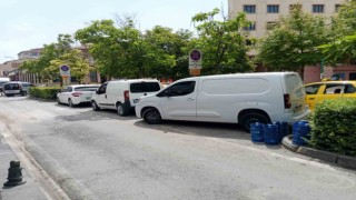 Duyarsız sürücüler mal indirme ve bindirme yerini park alanına çevirdi