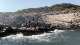 Düzensiz göçmenleri Rodos diye ıssız koya bırakıp gittiler