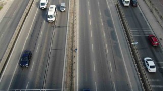 E-5 karayolunda her gün kilometrelerce yürüyen adam merak uyandırdı